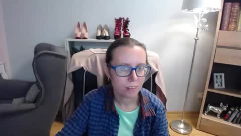 Snapshot of lizzy_sparkle chatting on 09-26-25, 04:49 Lizzy online show from 09-26-25, 04:49