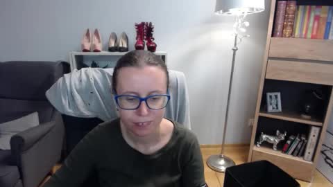 Snapshot of lizzy_sparkle chatting on 10-21-25, 04:35 Lizzy online show from 10-21-25, 04:35