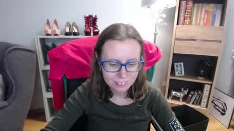 Snapshot of lizzy_sparkle chatting on 11-04-25, 05:17 Lizzy online show from 11-04-25, 05:17