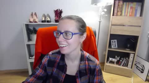 Snapshot of lizzy_sparkle chatting on 11-07-25, 05:40 Lizzy online show from 11-07-25, 05:40