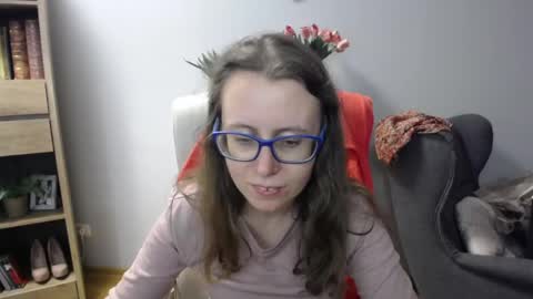 Snapshot of lizzy_sparkle chatting on 05-19-26, 04:30 Lizzy online show from 05-19-26, 04:30