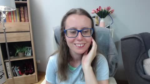 Snapshot of lizzy_sparkle chatting on 05-25-26, 04:29 Lizzy online show from 05-25-26, 04:29