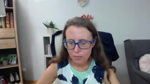 Snapshot of lizzy_sparkle chatting on 06-29-26, 04:30 Lizzy online show from 06-29-26, 04:30