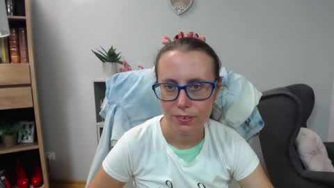 Snapshot of lizzy_sparkle chatting on 06-30-26, 04:35 Lizzy online show from 06-30-26, 04:35