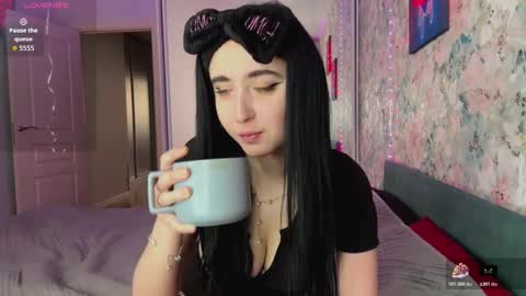 Snapshot of lizzymoore_ chatting on 03-18-26, 11:13 Lizzy 3 online show from 03-18-26, 11:13