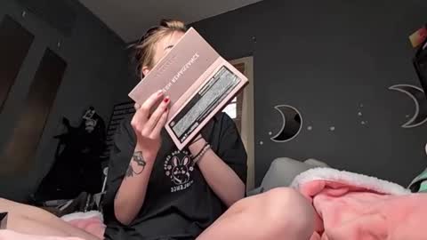 Snapshot of lizzyylovesick chatting on 12-13-24, 02:05 lizzybunny online show from 12-13-24, 02:05