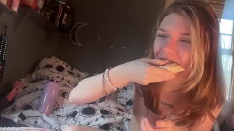 Snapshot of lizzyylovesick chatting on 01-29-25, 02:00 lizzybunny online show from 01-29-25, 02:00