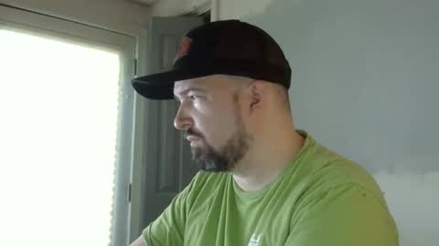 Snapshot of lj345689 chatting on 10-17-25, 01:14 lj345689 online show from 10-17-25, 01:14