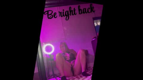 Snapshot of llilacblu chatting on 02-17-26, 01:13 Lillac online show from 02-17-26, 01:13