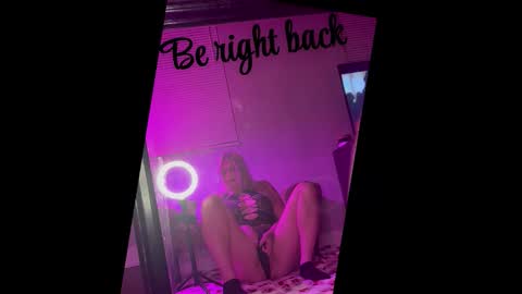 Snapshot of llilacblu chatting on 02-20-26, 01:24 Lillac online show from 02-20-26, 01:24