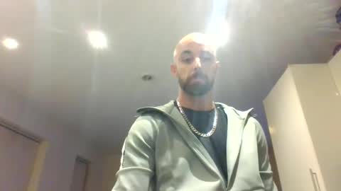 Leon online show from 02-15-25, 06:23