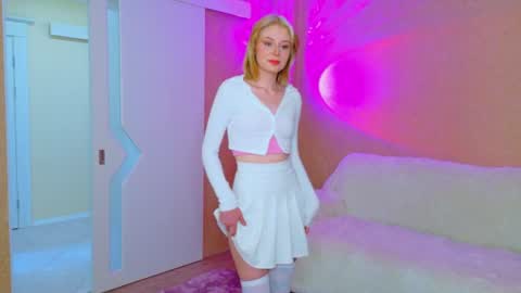 llovelymia online show from 06-19-26, 02:49