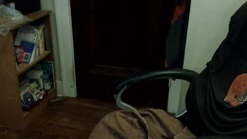 loades182025 online show from 04-15-26, 04:19