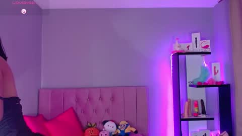 Snapshot of loaluxury chatting on 02-04-25, 01:34 Pamela online show from 02-04-25, 01:34