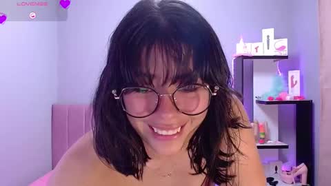Snapshot of loaluxury chatting on 02-22-25, 11:35 Pamela online show from 02-22-25, 11:35