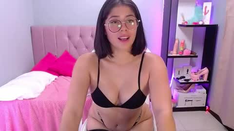 Snapshot of loaluxury chatting on 03-11-25, 08:20 Pamela online show from 03-11-25, 08:20