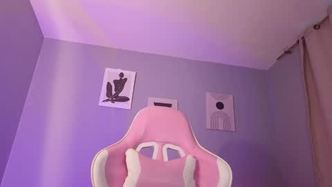 Snapshot of loaluxury chatting on 04-23-26, 05:37 Pamela online show from 04-23-26, 05:37