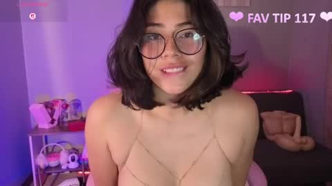 Snapshot of loaluxury chatting on 05-19-26, 04:24 Pamela online show from 05-19-26, 04:24