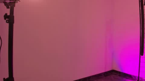 Snapshot of loana_bdsm chatting on 11-15-25, 10:23 loana_bdsm online show from 11-15-25, 10:23