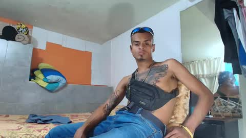 Snapshot of lobo_cockk chatting on 02-24-25, 10:25 edwin online show from 02-24-25, 10:25