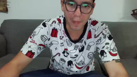 Snapshot of lobomx19 chatting on 09-09-25, 01:05 Lobo online show from 09-09-25, 01:05