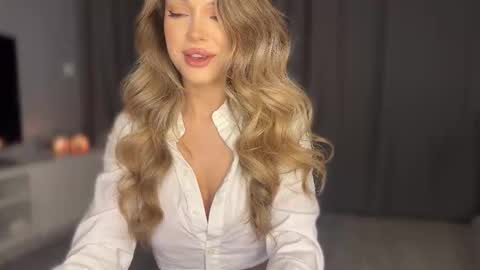 Snapshot of lodemure_ chatting on 02-08-26, 08:34 Lolla online show from 02-08-26, 08:34