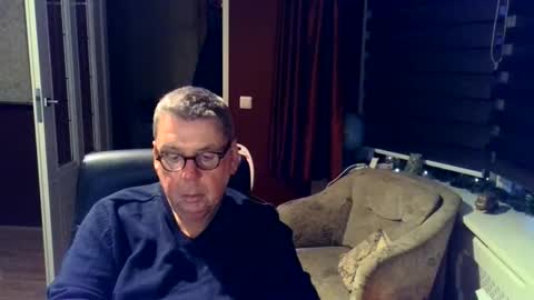 Loebet online show from 12-19-25, 04:03