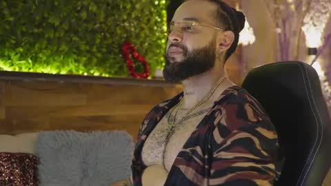 Snapshot of logan_cardenas1 chatting on 04-08-26, 01:05 logan_cardenas1 online show from 04-08-26, 01:05