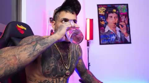 logan_hugh8 online show from 10-31-25, 05:52