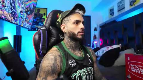 Snapshot of logan_hugh8 chatting on 02-13-26, 03:30 logan_hugh8 online show from 02-13-26, 03:30