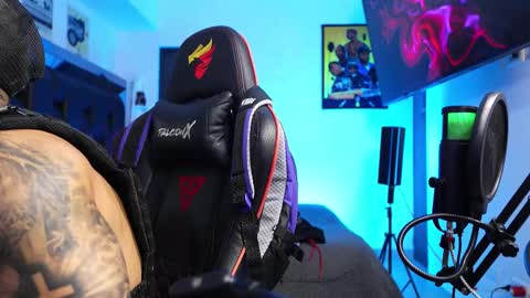 Snapshot of logan_hugh8 chatting on 02-21-26, 12:00 logan_hugh8 online show from 02-21-26, 12:00