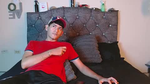 Snapshot of logan_willyams_ chatting on 09-20-25, 12:33 logan_willyams_ online show from 09-20-25, 12:33