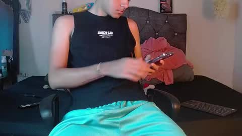 Snapshot of logan_willyams_ chatting on 10-19-25, 08:20 logan_willyams_ online show from 10-19-25, 08:20