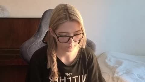 Snapshot of logandrive chatting on 04-02-26, 12:47 Logan and Katana online show from 04-02-26, 12:47