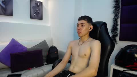 Loganfoster  online show from 12-21-25, 08:16