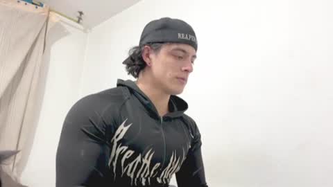 Snapshot of logann_x3 chatting on 06-17-26, 04:37 Logan online show from 06-17-26, 04:37