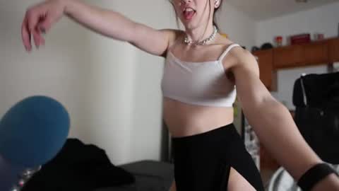 Snapshot of lokeyho chatting on 01-09-26, 12:24 Xrma zir-ma online show from 01-09-26, 12:24