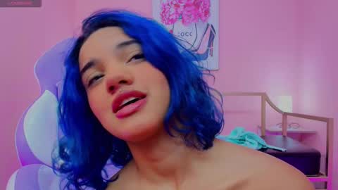 Snapshot of lola__45 chatting on 10-18-25, 01:01 online show from 10-18-25, 01:01