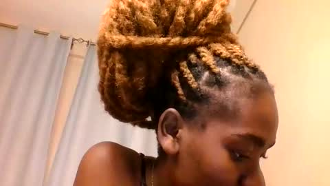 Snapshot of lola_allure chatting on 05-20-26, 11:16 lola_allure online show from 05-20-26, 11:16