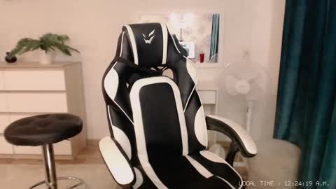 Snapshot of lola_anderson chatting on 01-27-25, 07:24 Lola online show from 01-27-25, 07:24