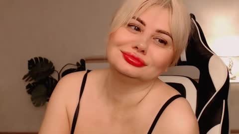 Snapshot of lola_anderson chatting on 12-16-25, 05:23 Lola online show from 12-16-25, 05:23