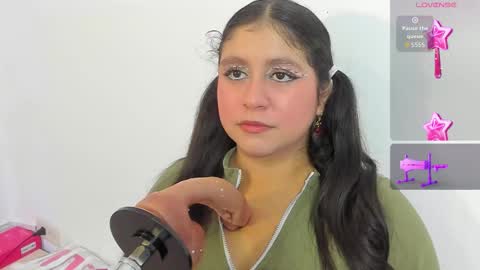 Snapshot of lola_clit chatting on 10-22-25, 11:43 lola online show from 10-22-25, 11:43