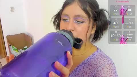 Snapshot of lola_clit chatting on 10-31-25, 11:55 lola online show from 10-31-25, 11:55