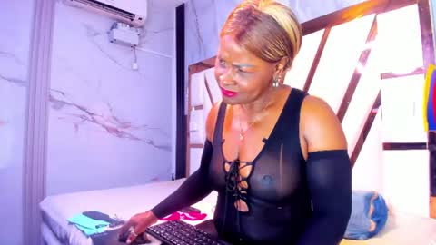 Lola online show from 07-18-26, 11:47