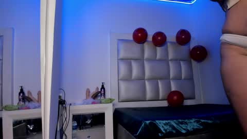 lola_js online show from 04-20-26, 11:46