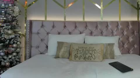 Snapshot of lola_saenz__ chatting on 12-20-25, 12:12 lola_saenz__ online show from 12-20-25, 12:12