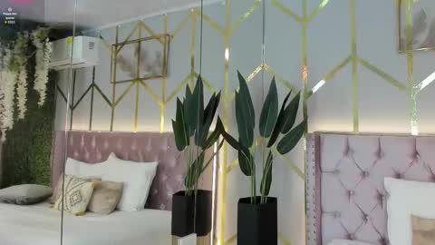 Snapshot of lola_saenz__ chatting on 02-05-26, 12:10 lola_saenz__ online show from 02-05-26, 12:10