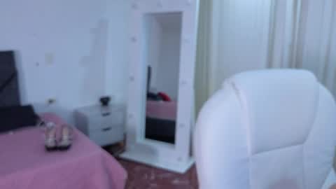 Snapshot of lola_star_ chatting on 05-19-26, 02:01 Lola online show from 05-19-26, 02:01