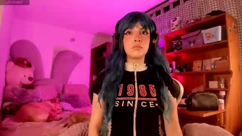 Snapshot of lolaa_bunnyy chatting on 06-14-26, 04:03 Lola Bunny online show from 06-14-26, 04:03
