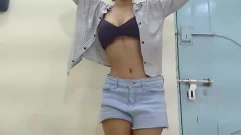 lolaa online show from 10-13-25, 05:29